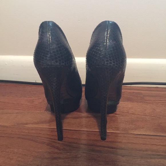 B Brian Atwood Ferguson Iridescent Platform Pump - Picture 4 of 7